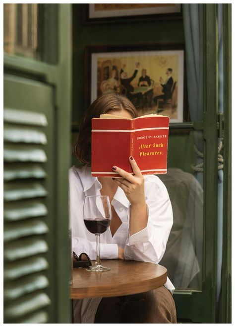 Reading, face unseen